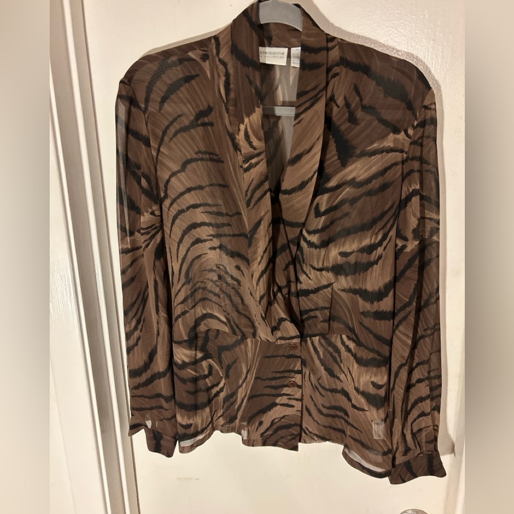 Liz Claiborne collection  Sheer Animal Print top/blouse 10p